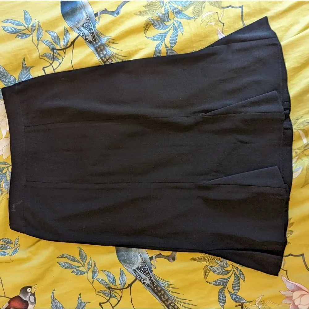 MISOOK knit knee length pleated fit and flare black skirt euc sz small